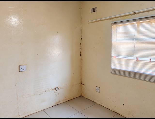 2 BEDROOM HOUSE FOR SALE IN SEBOKENG ZONE 12